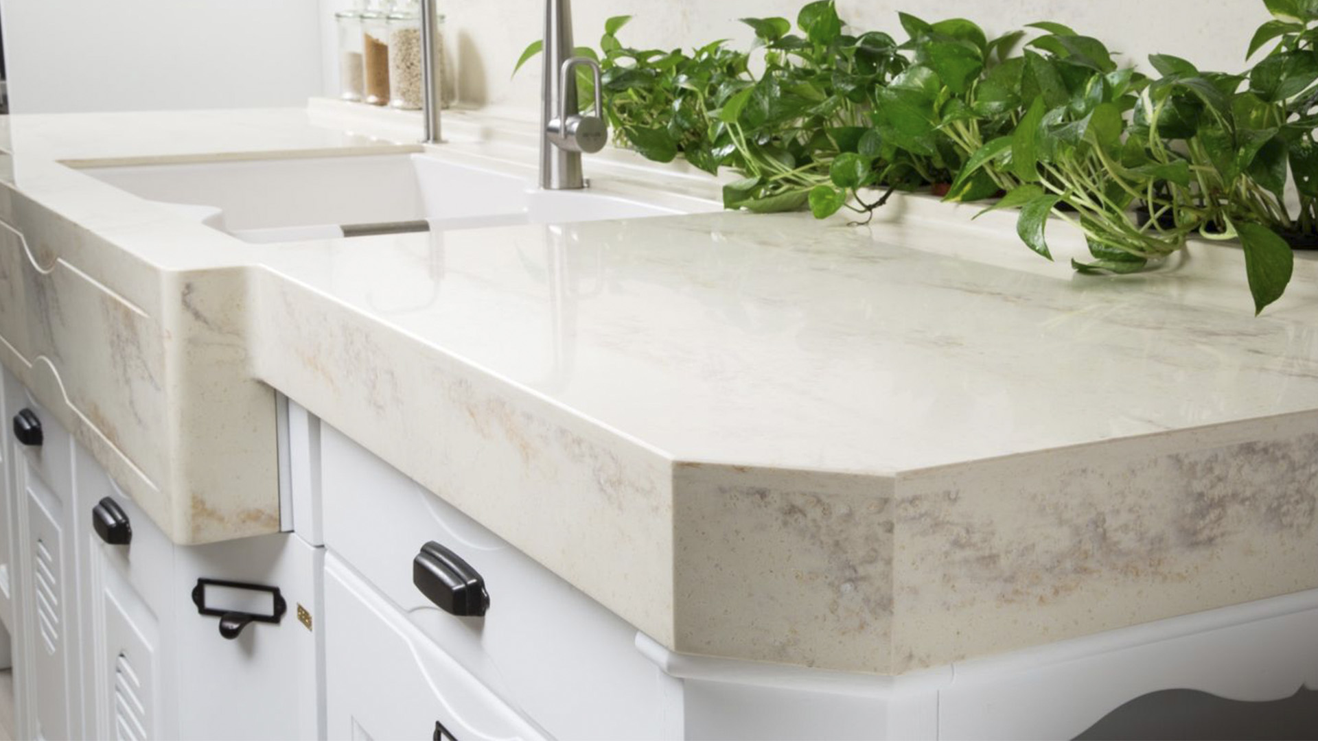 Листовой камень